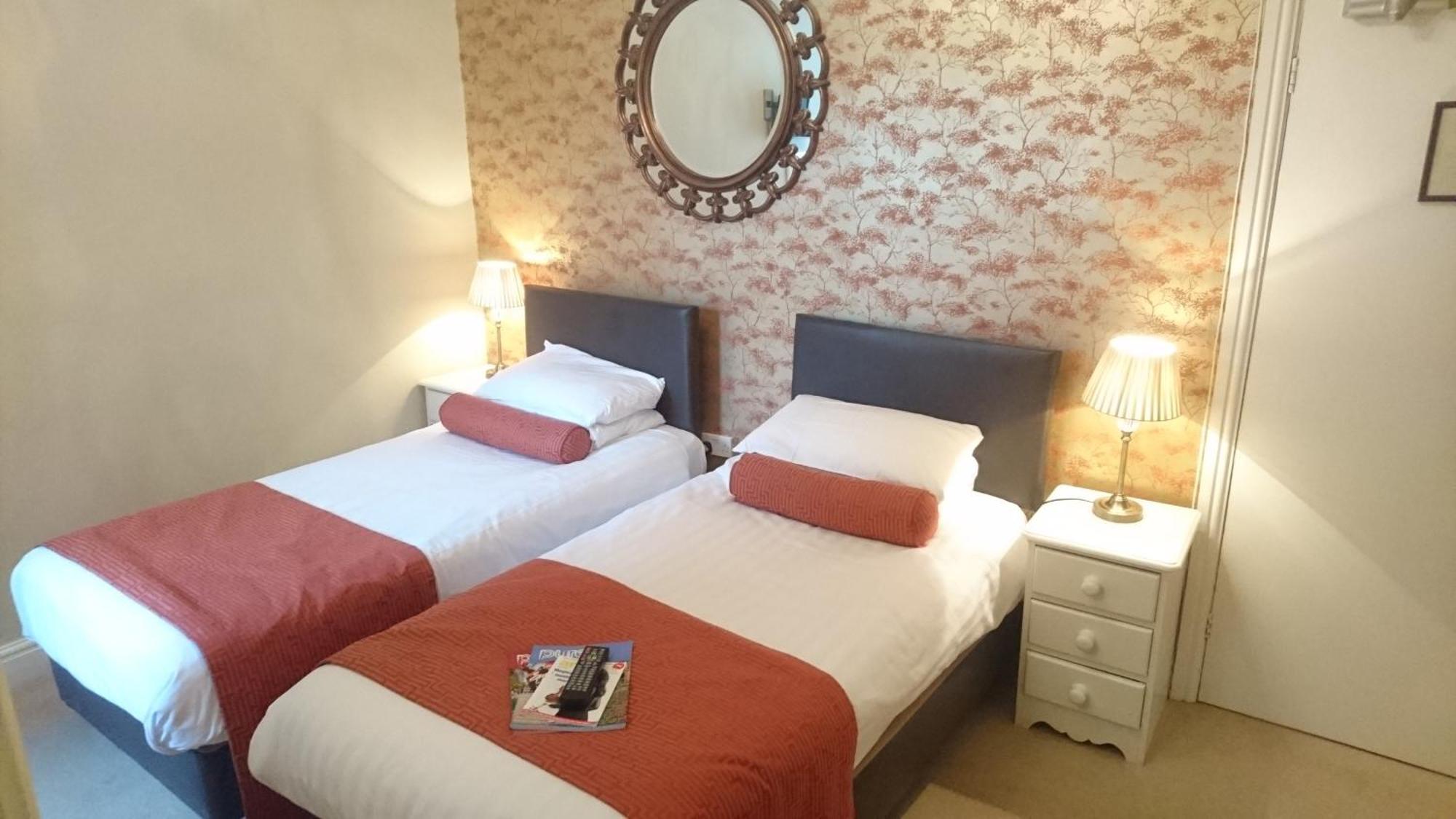 Charles Cotton Hotel Хартингтън Екстериор снимка