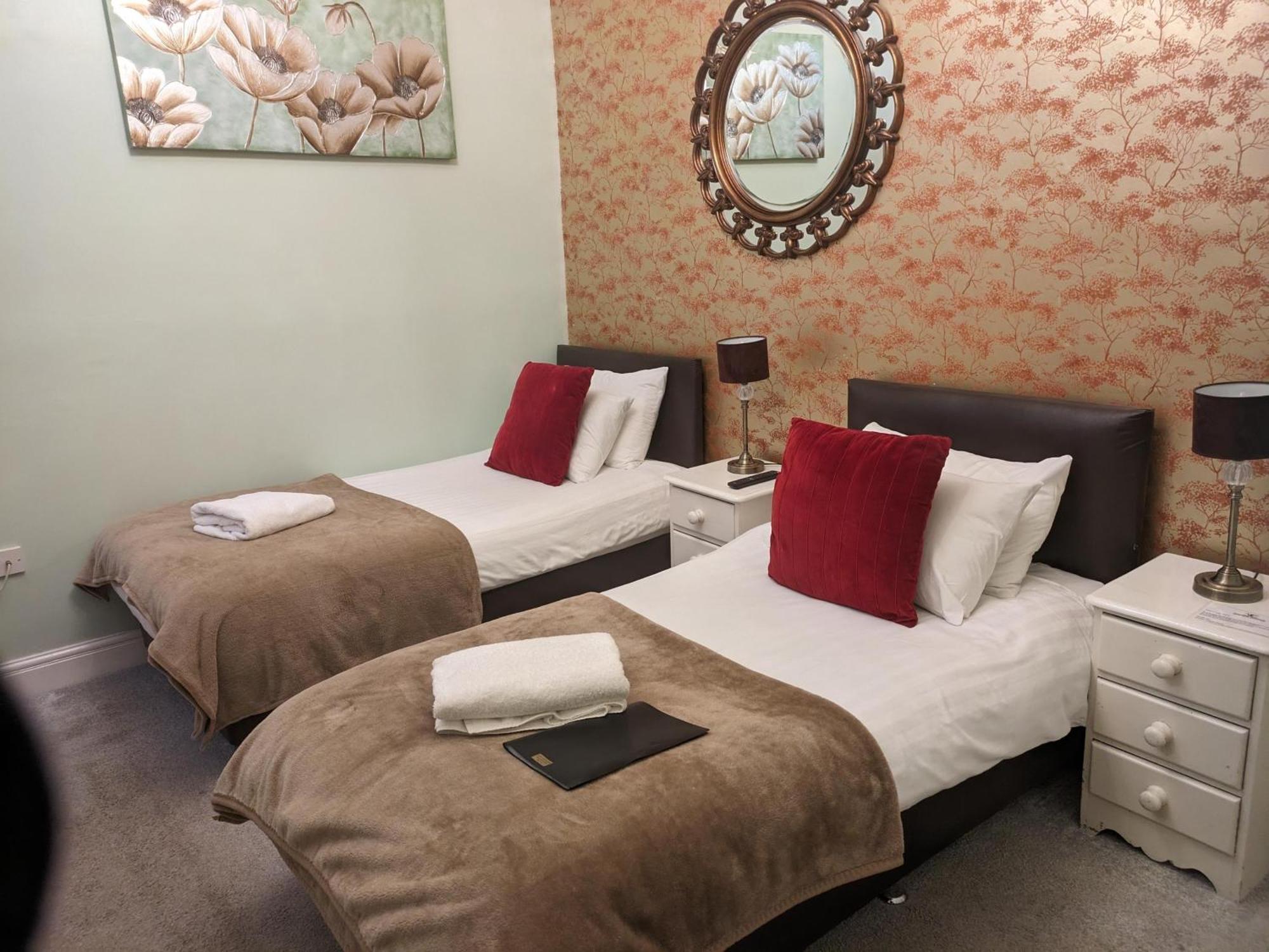 Charles Cotton Hotel Хартингтън Екстериор снимка