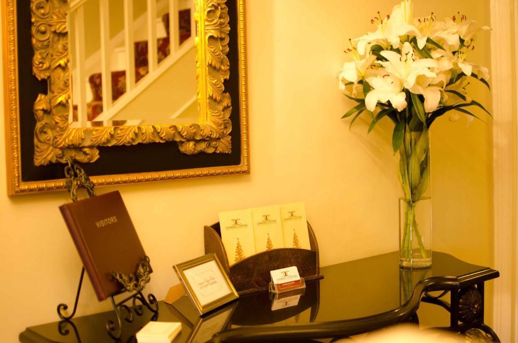 Charles Cotton Hotel Хартингтън Екстериор снимка